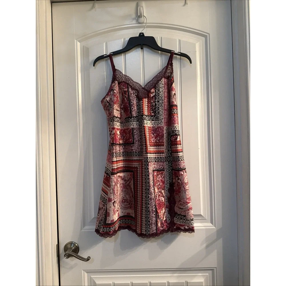 Victoria's Secret Satin Chemise EUC Size Large NWT